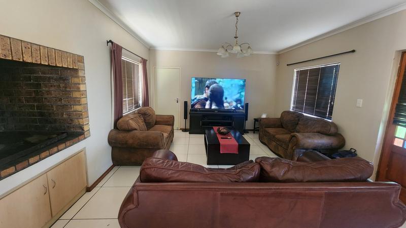 3 Bedroom Property for Sale in Tafelzicht Western Cape